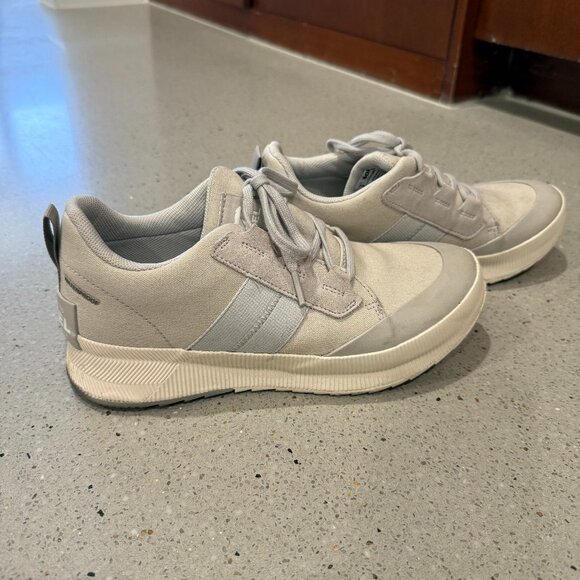 Sorel Women's out and about sneaker gray and white size 9 - Picture 1 of 5